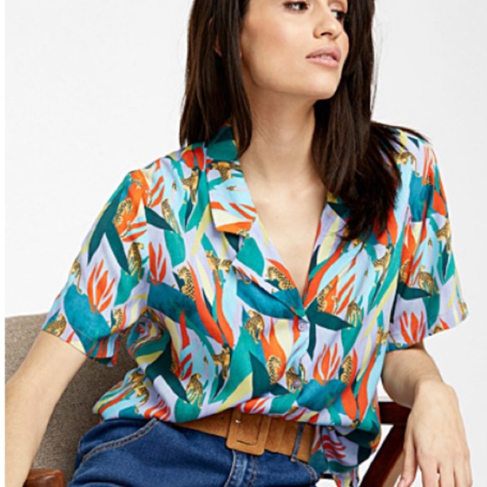Blouse with Notched Collar and tropical print